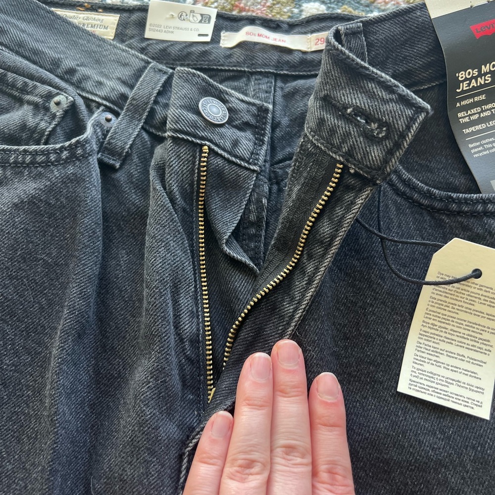 Levi’s 80s Mom Jeans - Picture 3 of 9
